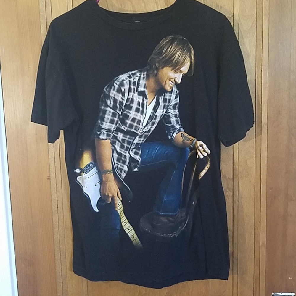 Keith Urban Defying Gravity concert tee, L